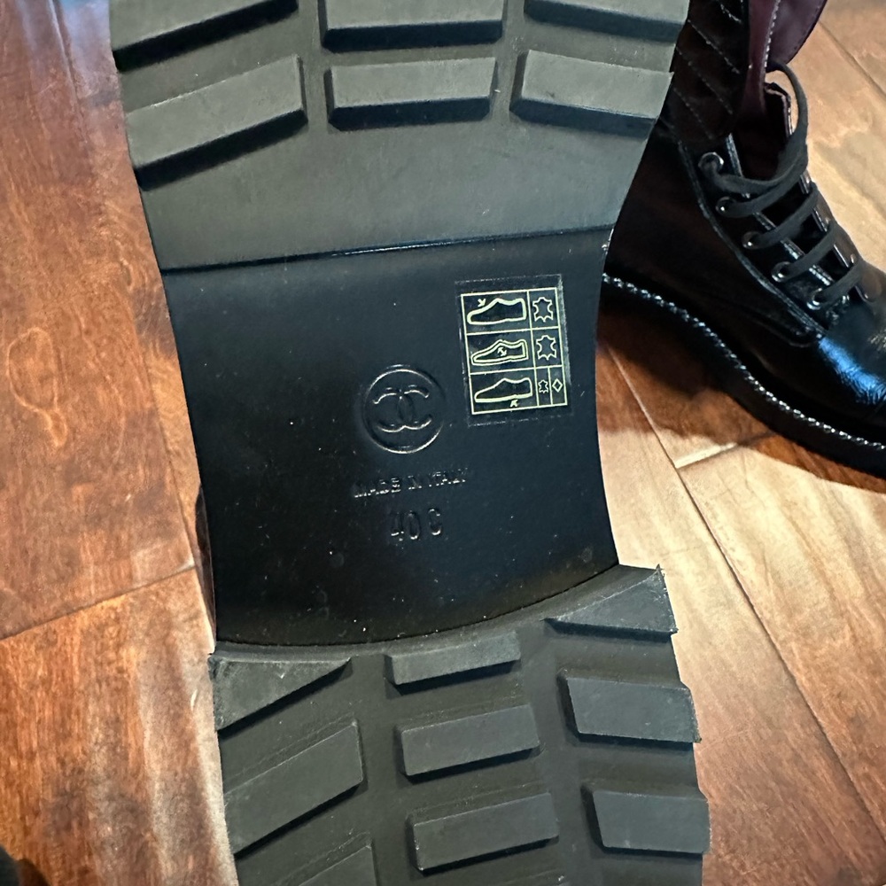 CHANEL Black Leather Boots w/ faux pearls - Picture 3 of 10